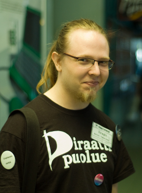 Tiedosto:Dragu at asm by bionik 2.shrunk.jpg