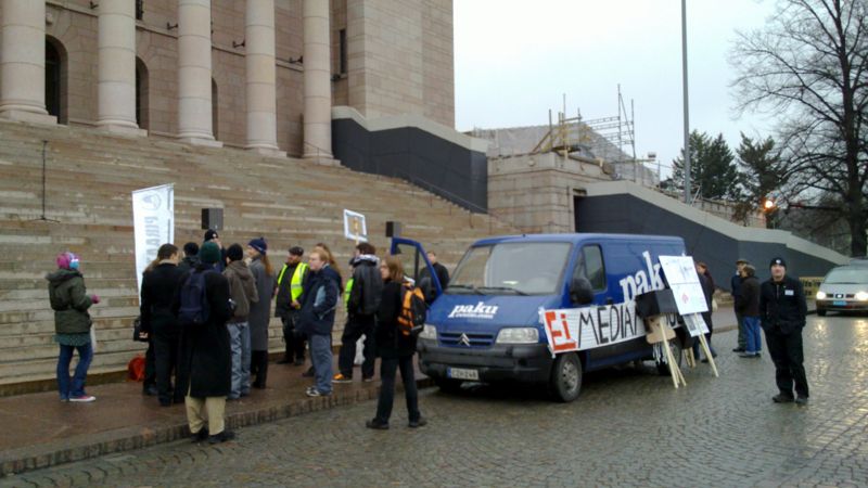 Tiedosto:20091210 1 mediamaksumiekkari.jpg